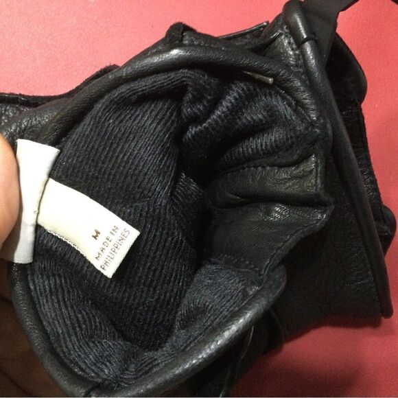UGG Leather Gloves  - Picture 9 of 9